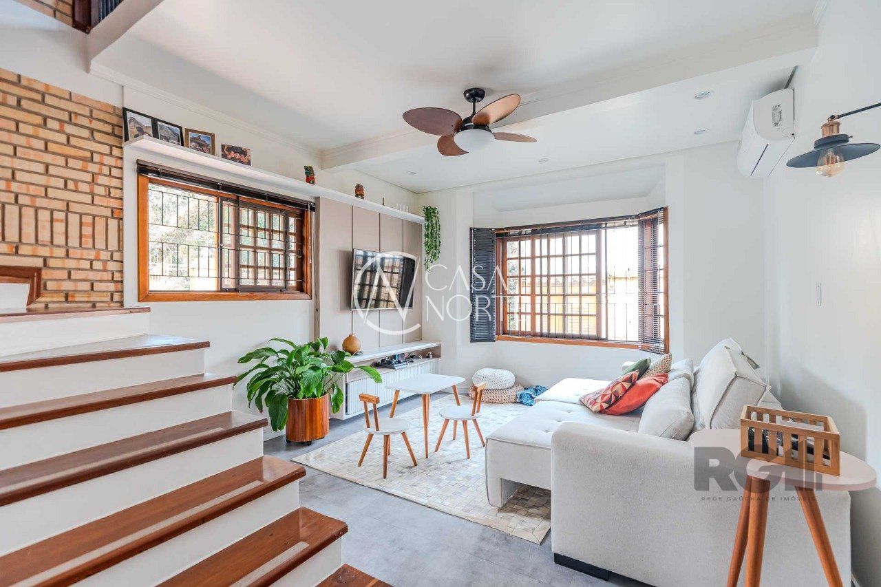 Casa de Condomínio à venda com 3 quartos, 220m², 1 suíte, 2 vagas, Rua João Mendes Ouriques no bairro Jardim Isabel em Porto Alegre