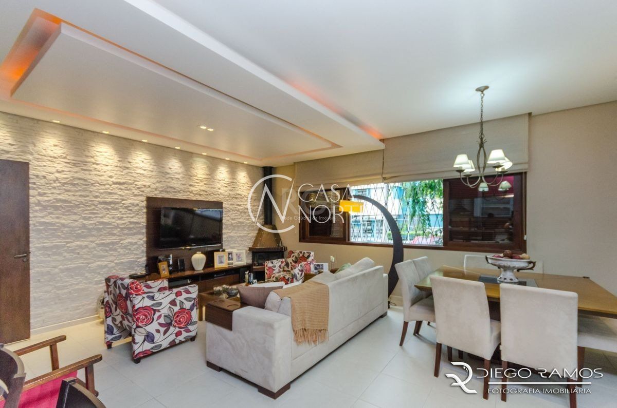 Casa à venda com 4 quartos, 216m², 1 suíte, 4 vagas, Rua Barao do Triunfo no bairro Menino Deus em Porto Alegre