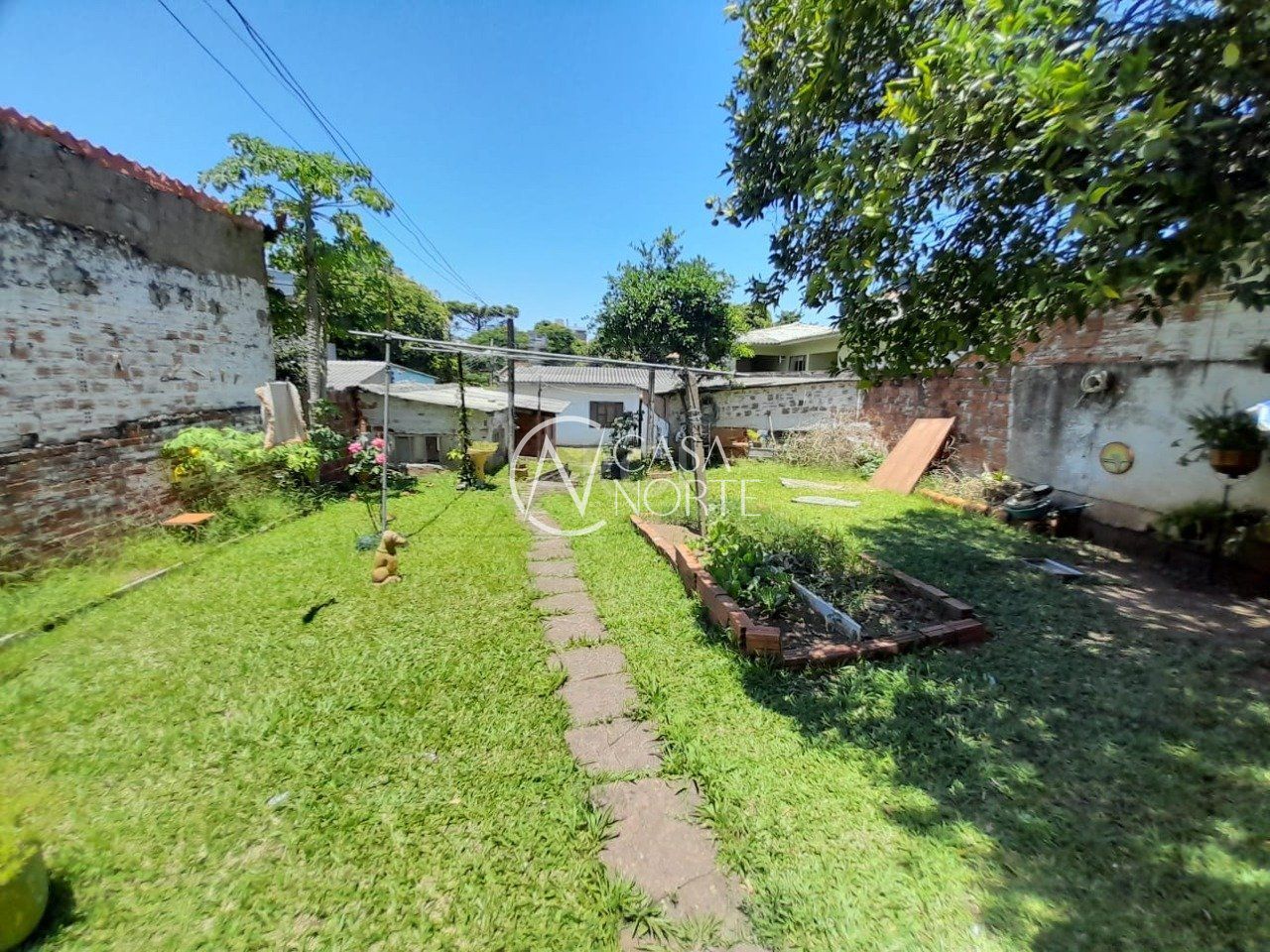 Terreno à venda  com 425m², Rua Fontoura Xavier no bairro Jardim São Pedro em Porto Alegre