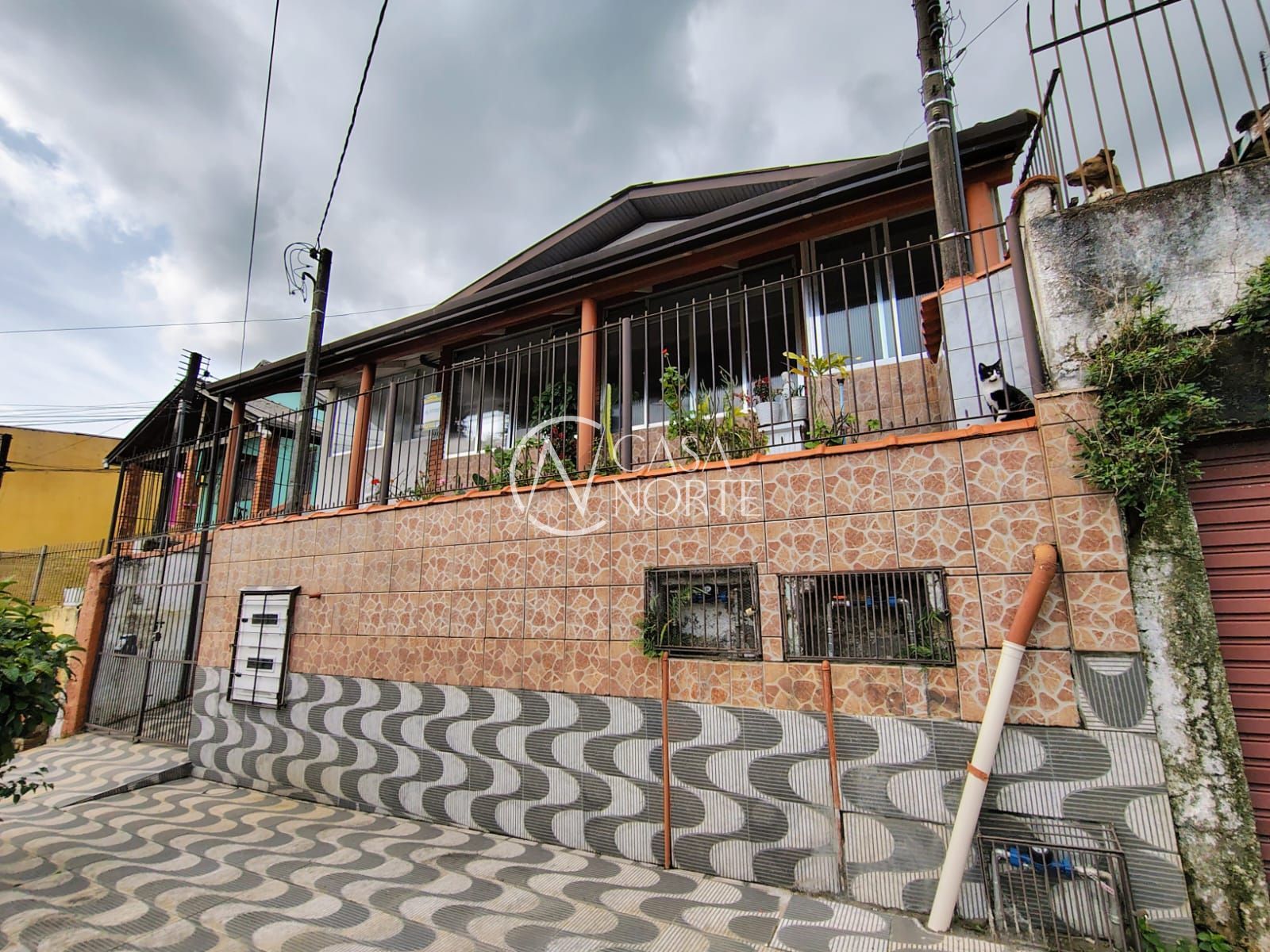 Casa à venda com 3 quartos, 200m², 3 vagas, Rua Alberto Nepomuceno no bairro Jardim Carvalho em Porto Alegre