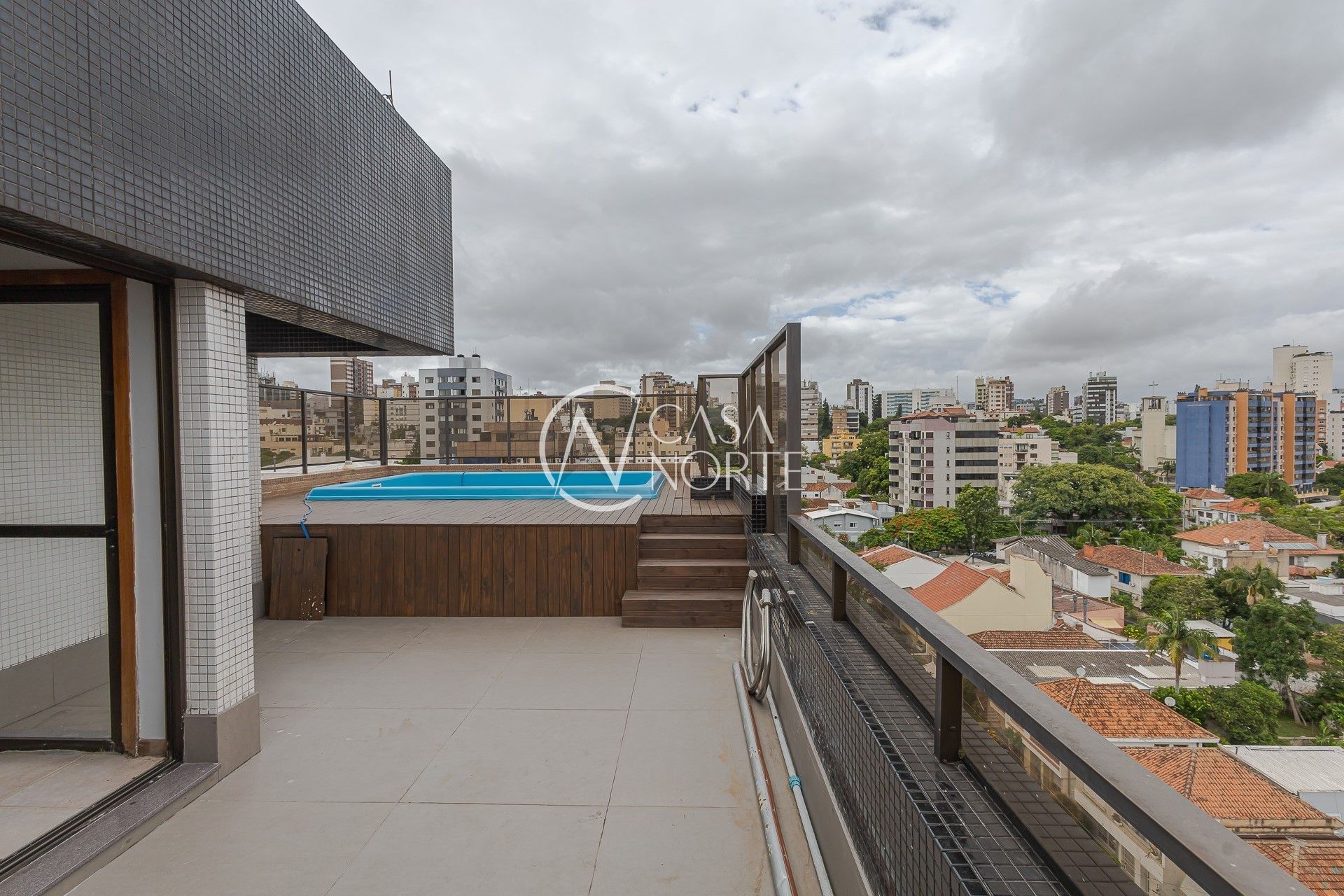 Cobertura à venda com 3 quartos, 211m², 1 suíte, 3 vagas, Rua Marcelo Gama no bairro São João em Porto Alegre