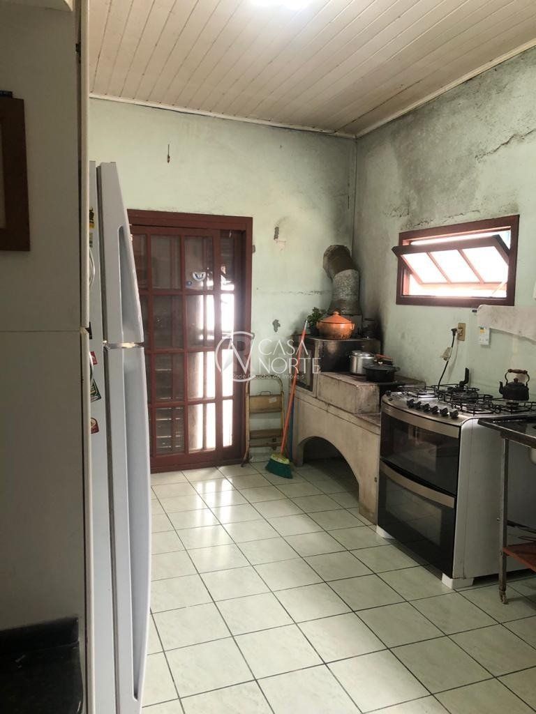 Casa à venda com 3 quartos, 200m², 1 suíte, 9 vagas, Rua Verissimo Rosa no bairro Partenon em Porto Alegre