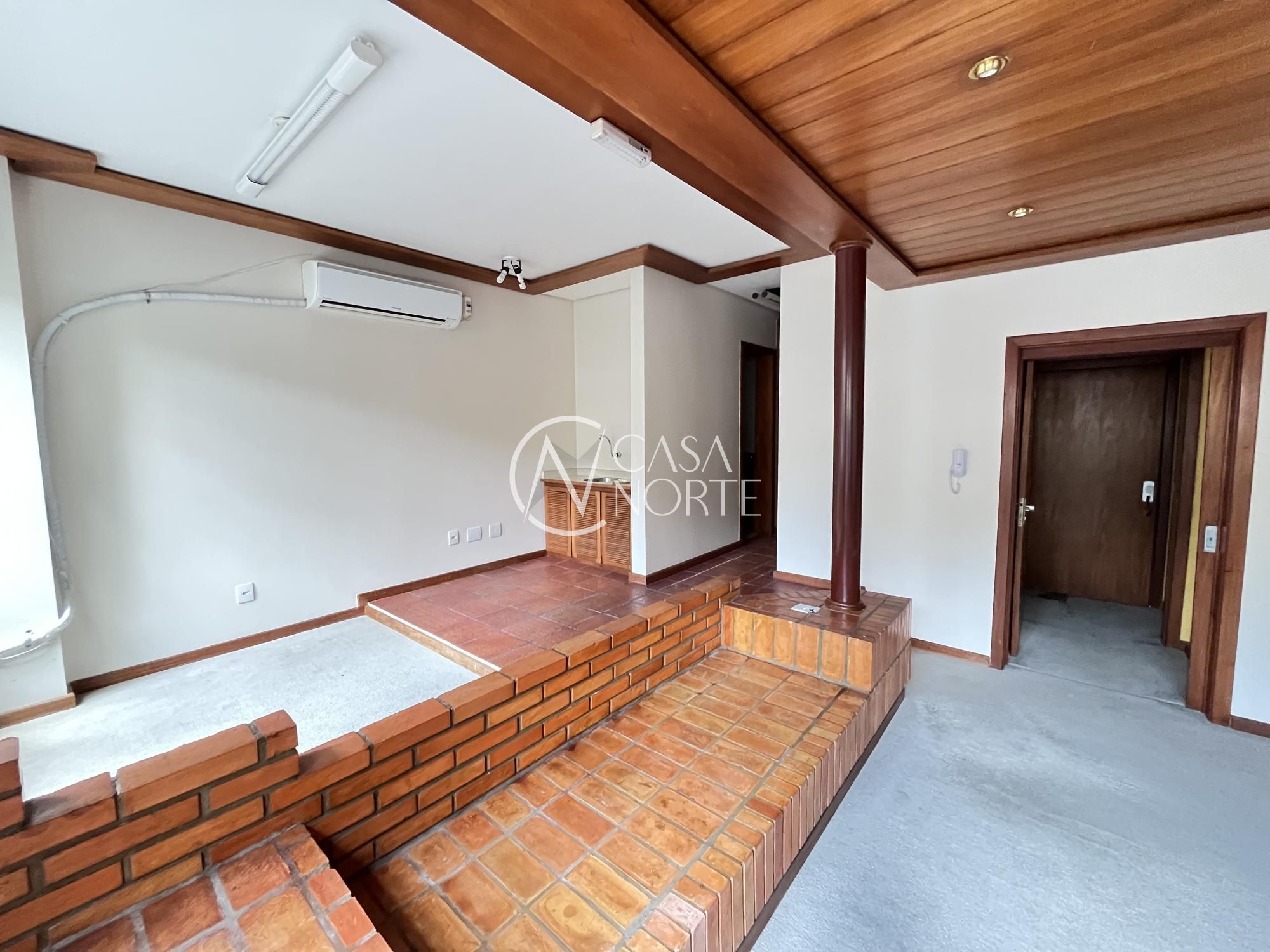Sala Comercial à venda com 1 quarto, 112m², 1 vaga, Rua Felix da Cunha no bairro Floresta em Porto Alegre