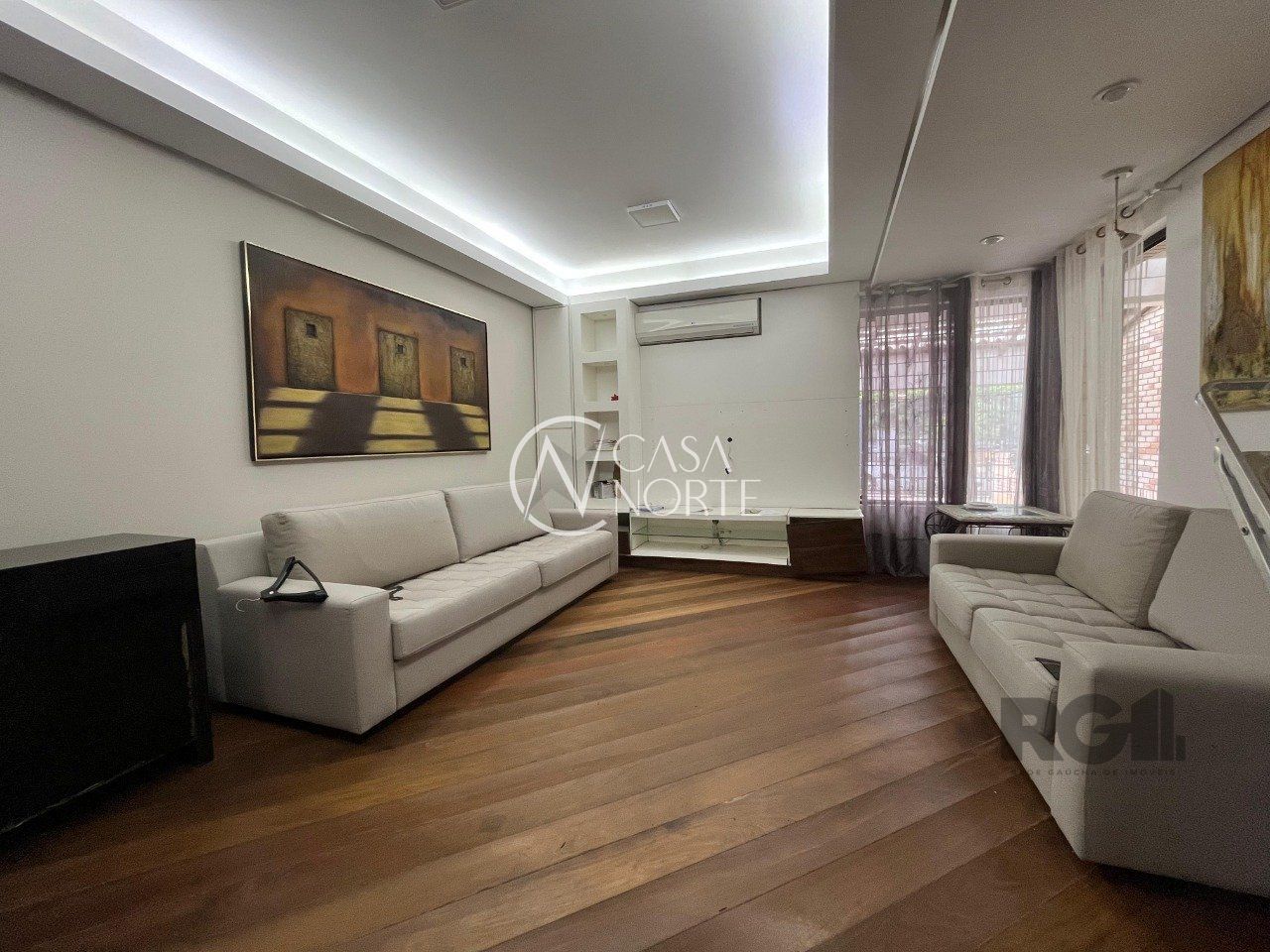 Casa à venda com 3 quartos, 236m², 1 suíte, 4 vagas, Rua Comendador Rodolfo Gomes no bairro Menino Deus em Porto Alegre