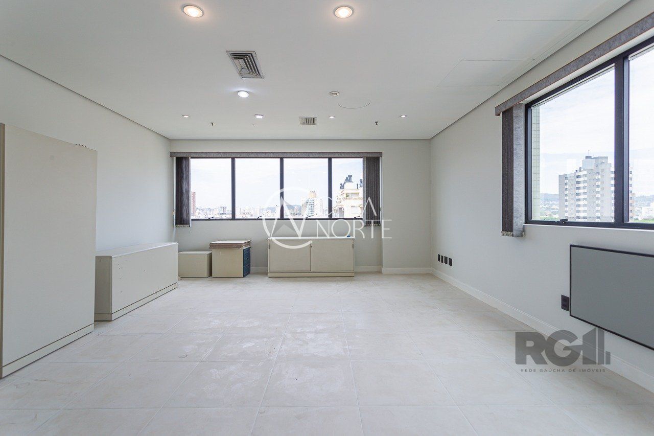 Sala Comercial à venda , 34m², 1 vaga, Avenida Getúlio Vargas no bairro Menino Deus em Porto Alegre