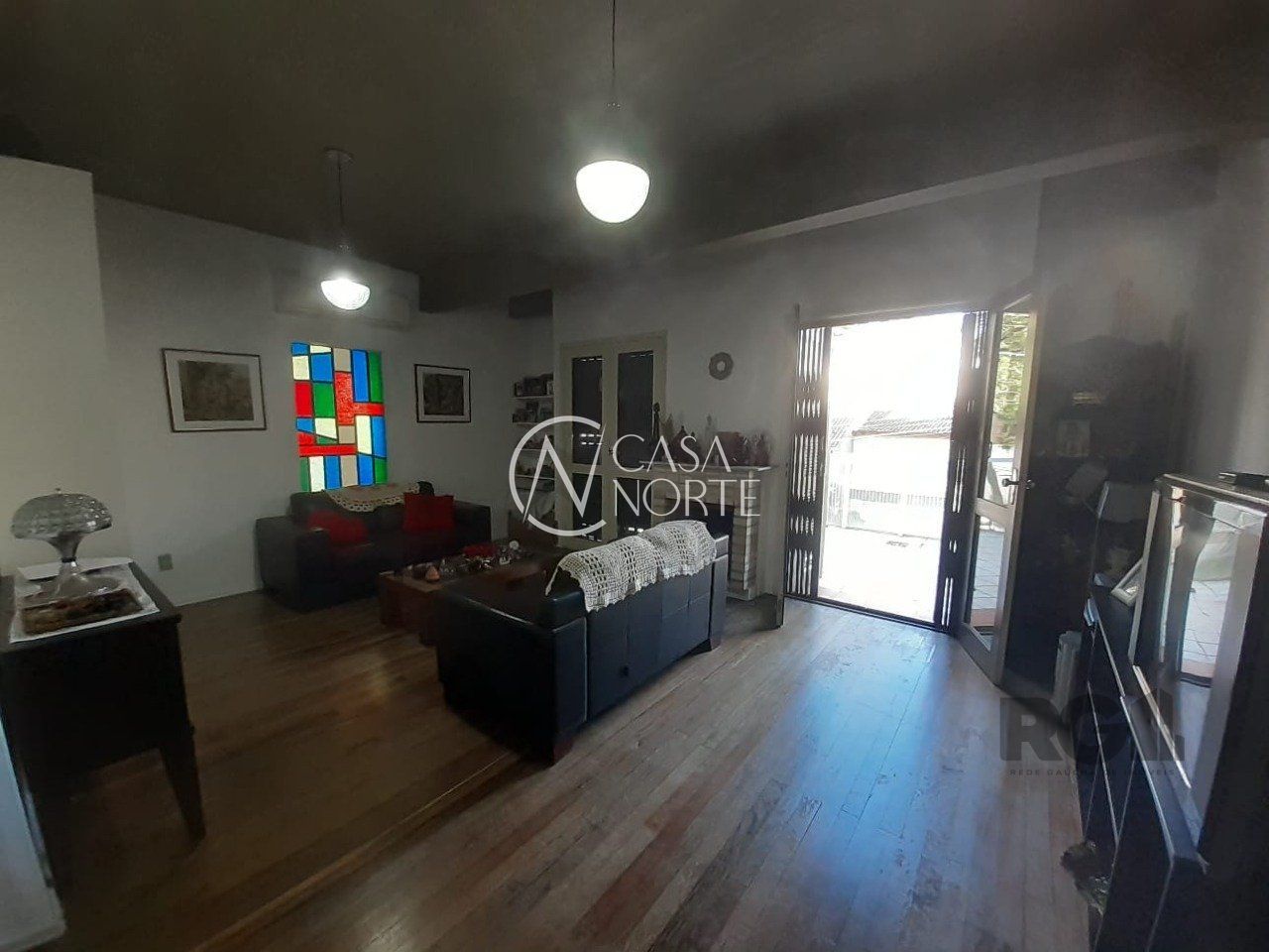 Casa à venda com 3 quartos, 254m², 1 suíte, 4 vagas, Rua Eurico Lara no bairro Medianeira em Porto Alegre