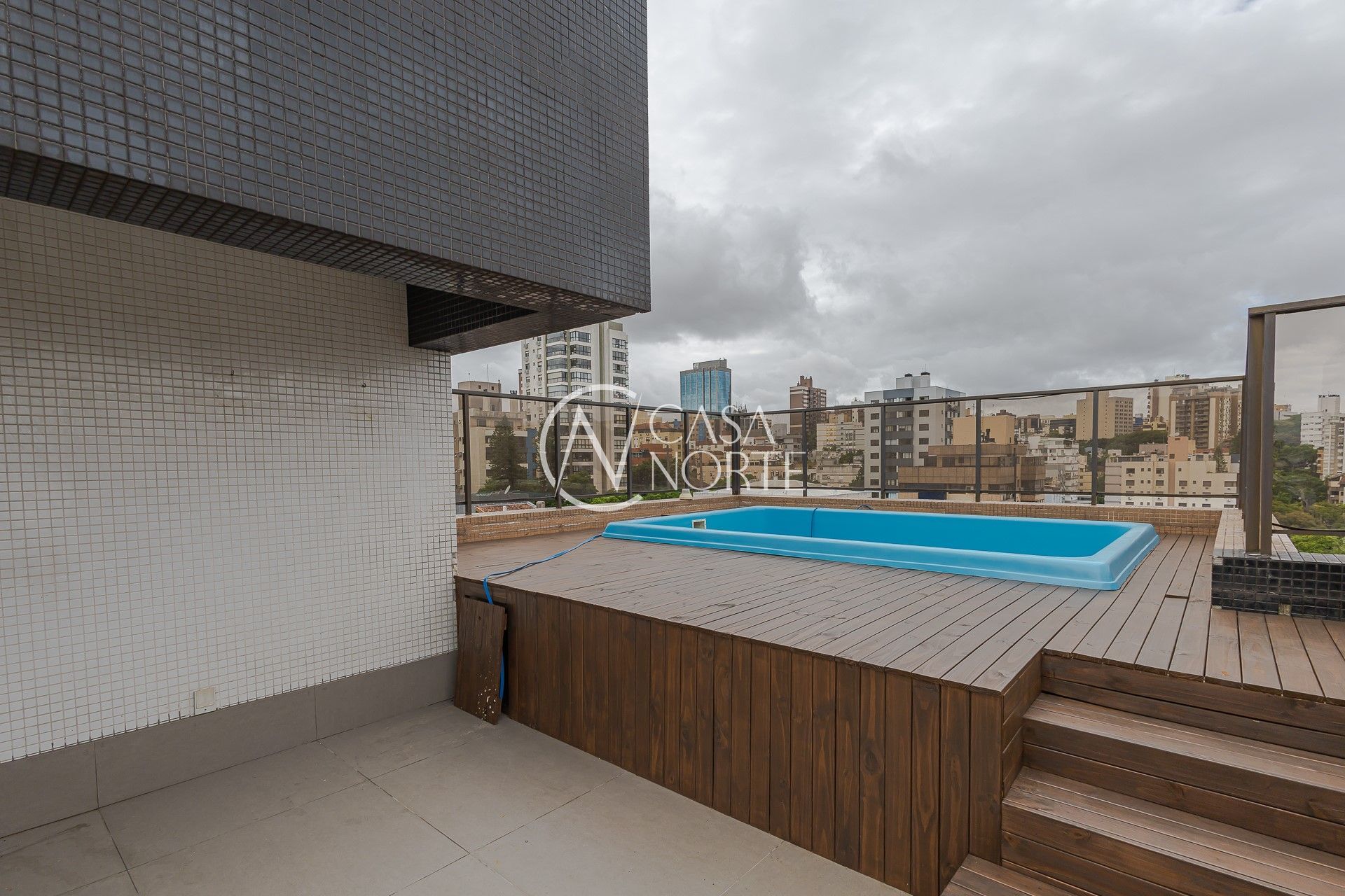 Cobertura à venda com 3 quartos, 211m², 1 suíte, 3 vagas, Rua Marcelo Gama no bairro São João em Porto Alegre