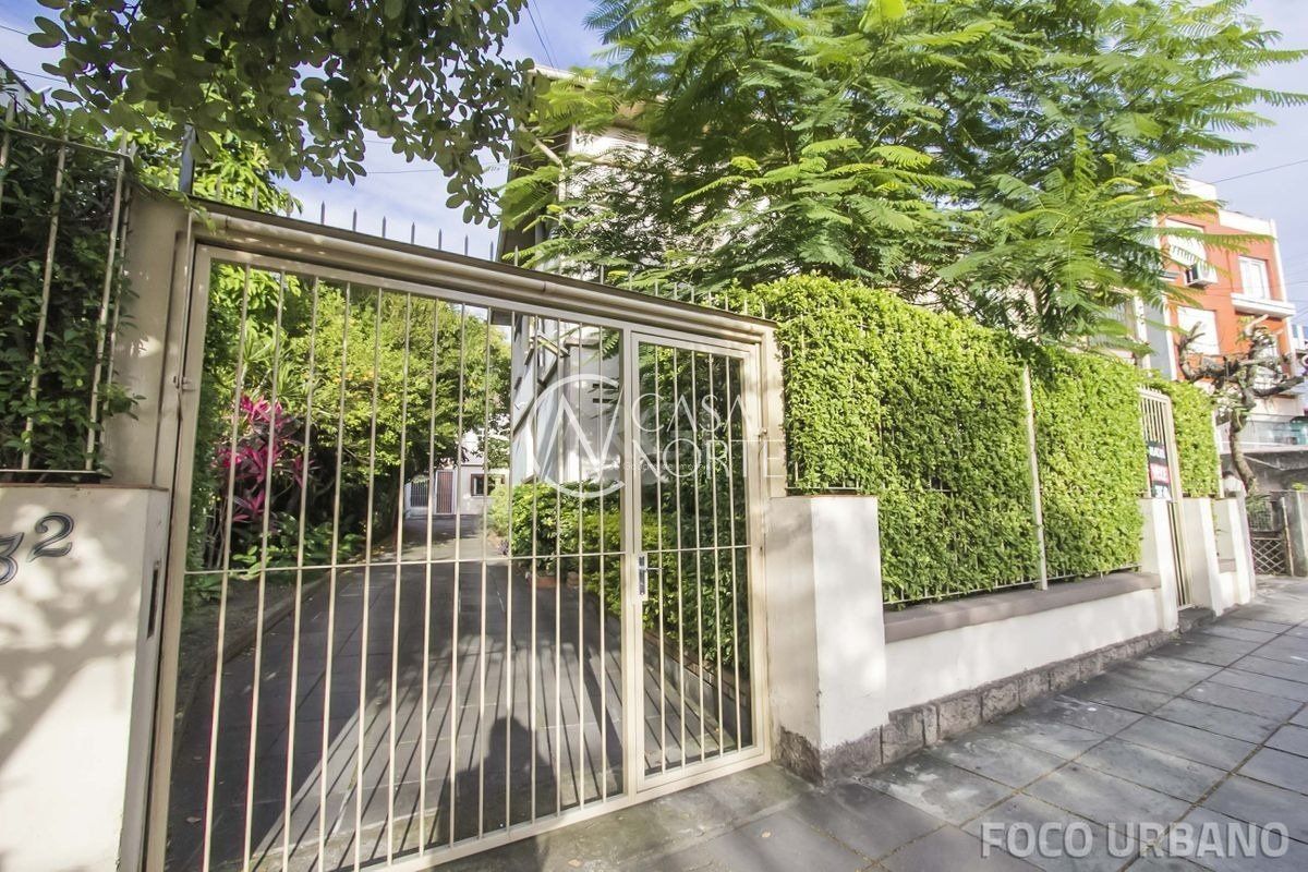Casa à venda com 4 quartos, 500m², 6 vagas, Rua Silveiro no bairro Menino Deus em Porto Alegre