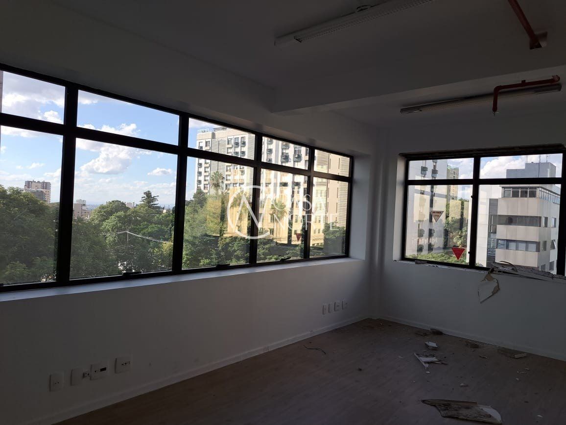 Sala Comercial à venda , 32m², Avenida Carlos Gomes no bairro Auxiliadora em Porto Alegre