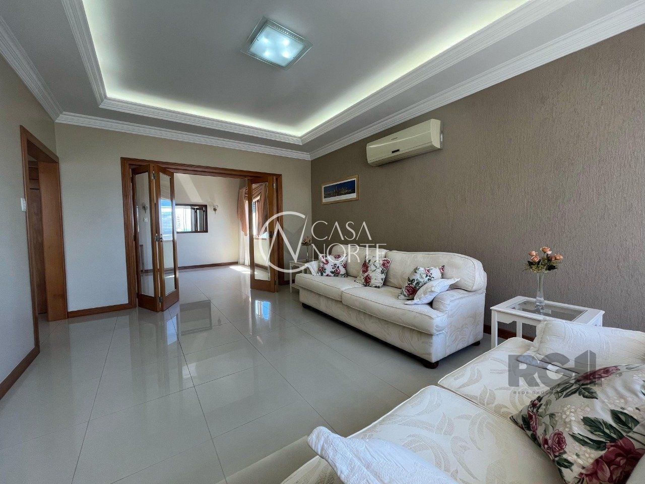 Apartamento à venda com 3 quartos, 140m², 1 vaga, Rua Duque de Caxias no bairro Centro em Porto Alegre