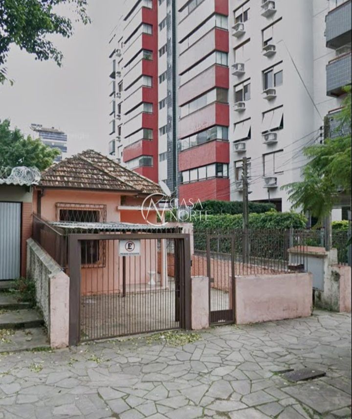 Casa à venda com 3 quartos, 101m², 2 vagas, Rua São Francisco no bairro Santana em Porto Alegre