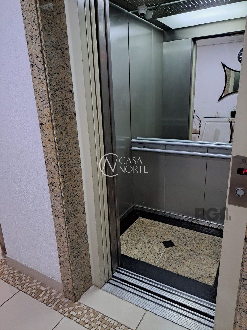 Apartamento à venda com 2 quartos, 86m², 1 suíte, 1 vaga, Rua Santo Antônio no bairro Floresta em Porto Alegre