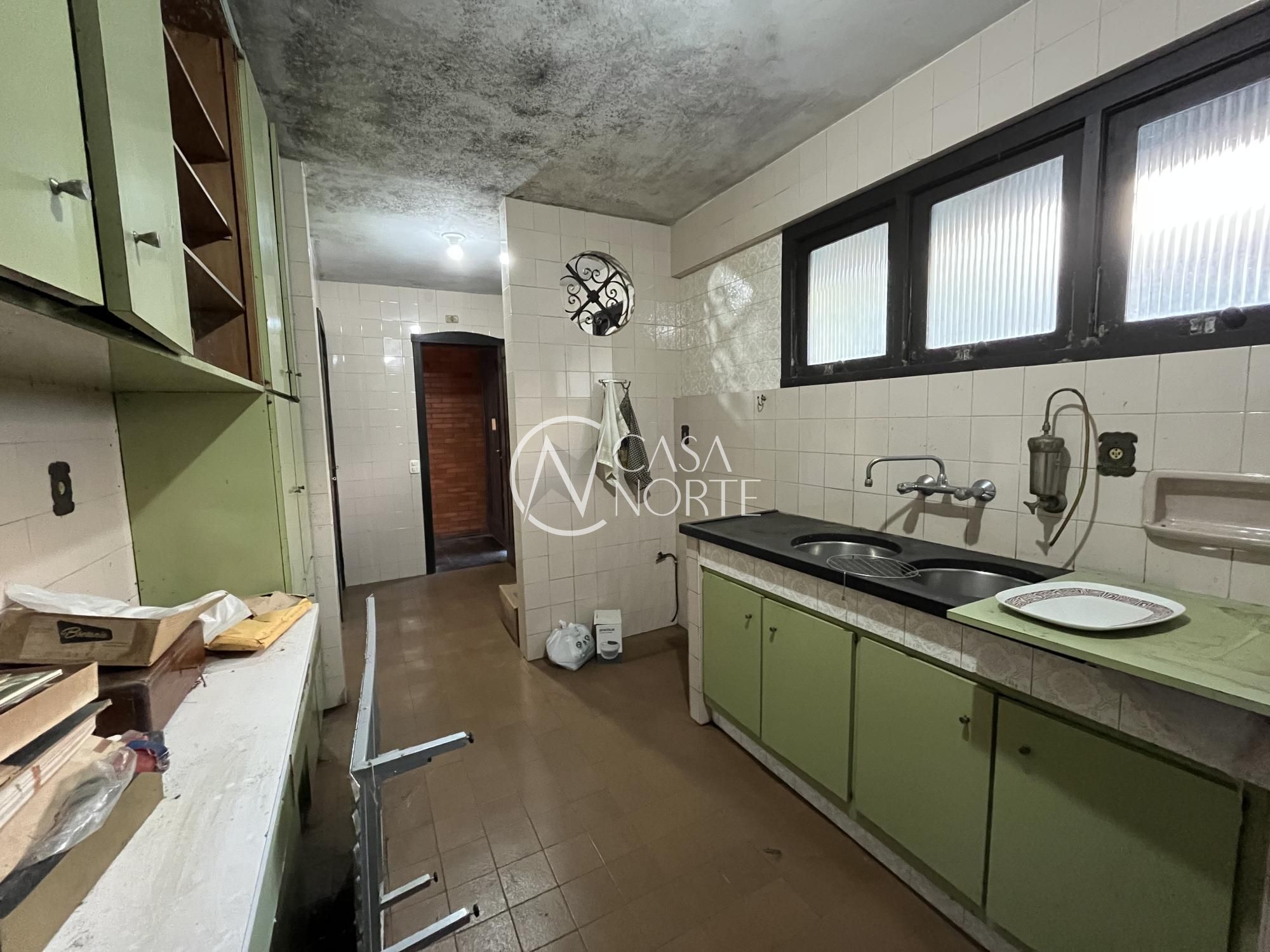 Casa à venda com 3 quartos, 255m², 1 suíte, 2 vagas, Rua Corcovado no bairro Auxiliadora em Porto Alegre