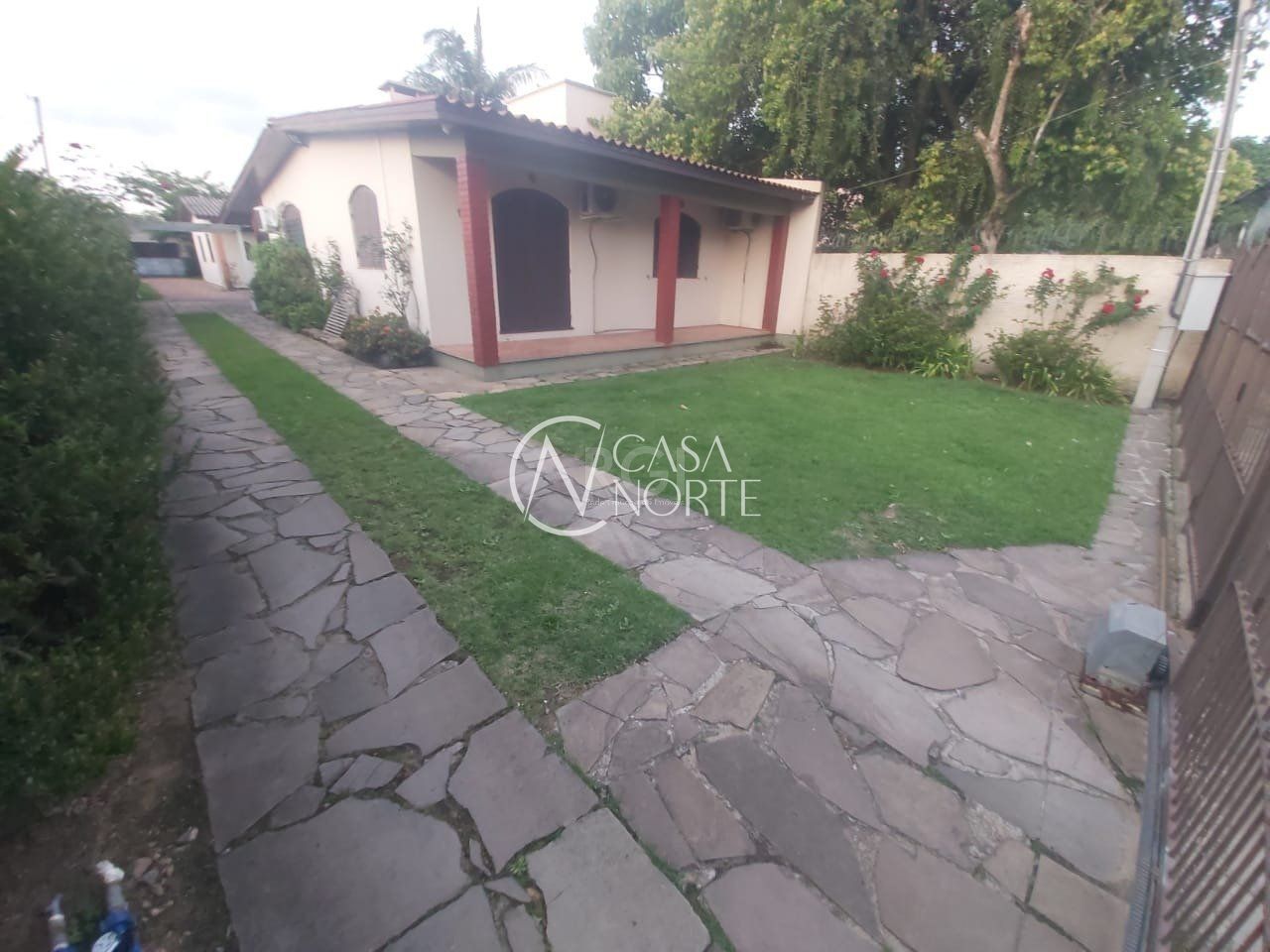 Casa à venda com 3 quartos, 110m², 4 vagas, Estrada Barro Vermelho no bairro Restinga em Porto Alegre