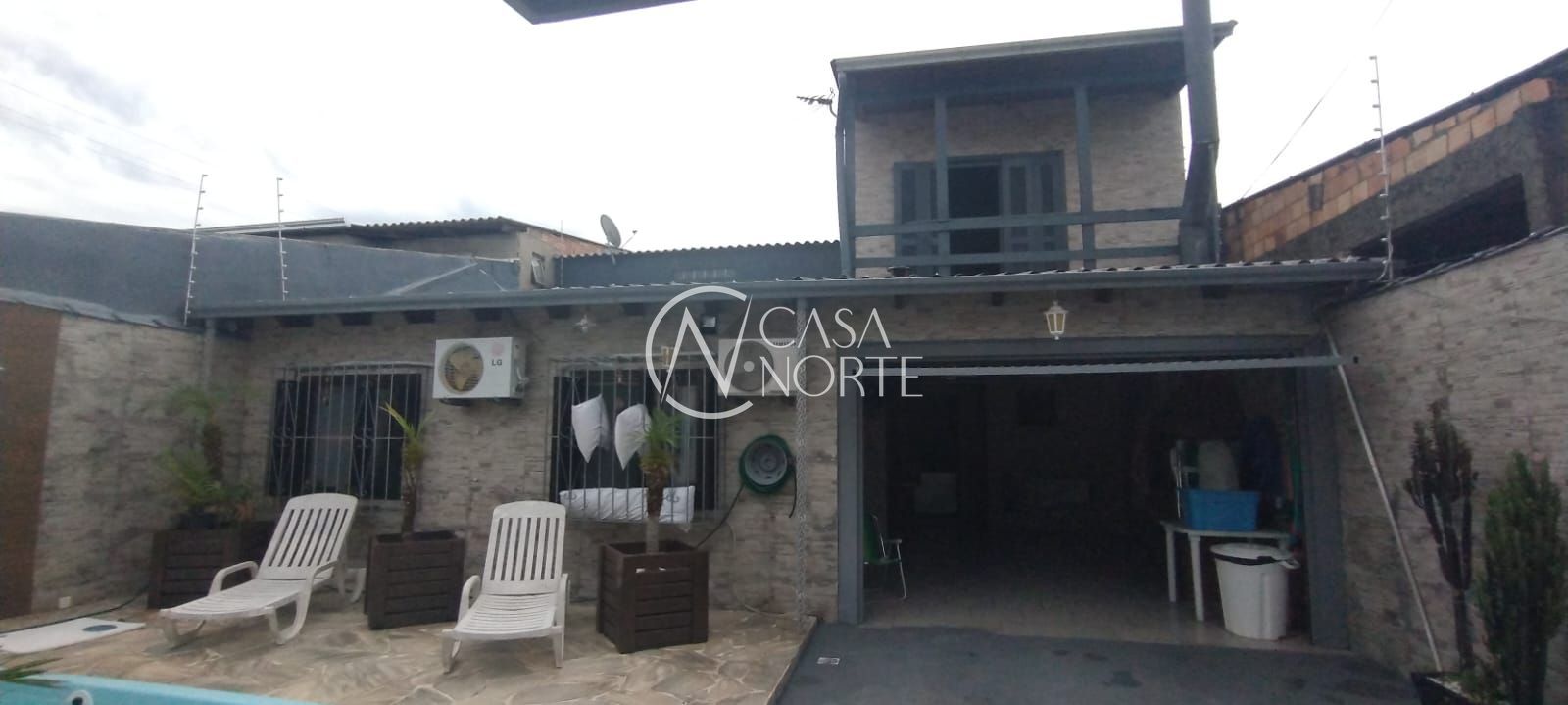 Casa à venda com 4 quartos, 80m², 2 vagas, Rua Clara Nunes no bairro Restinga em Porto Alegre