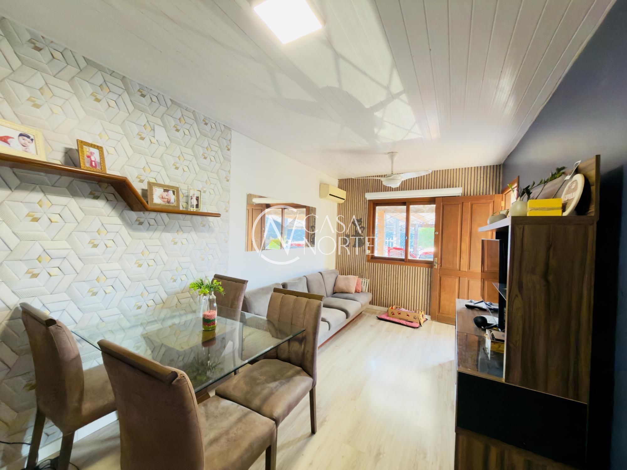 Casa à venda com 2 quartos, 54m², 2 vagas, Rua Paulo José Rodrigues no bairro Hípica em Porto Alegre
