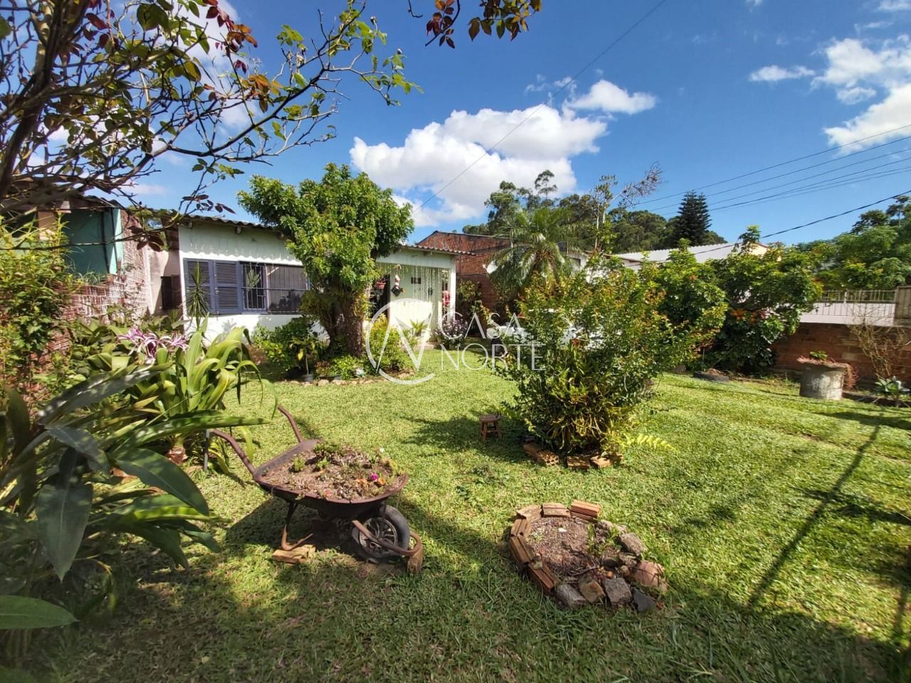 Casa à venda com 2 quartos, 96m², 1 suíte, 3 vagas, Avenida Juca Batista no bairro Belém Novo em Porto Alegre
