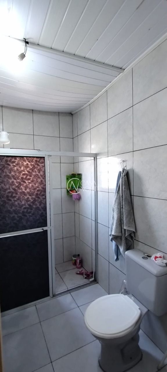 Casa à venda com 5 quartos, 100m², 1 vaga, Rua Sete Mil e Quatro no bairro Restinga em Porto Alegre