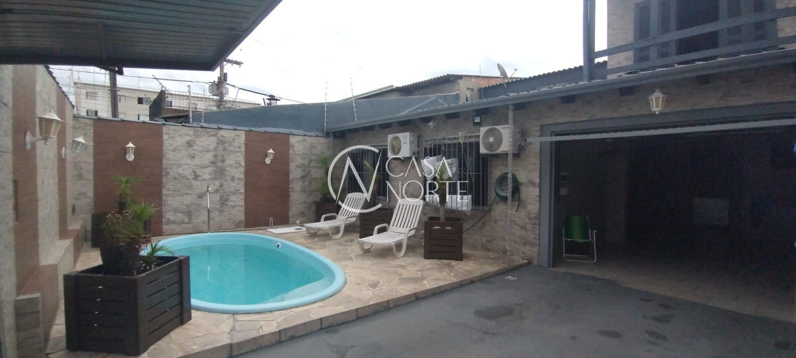 Casa à venda com 4 quartos, 80m², 2 vagas, Rua Clara Nunes no bairro Restinga em Porto Alegre