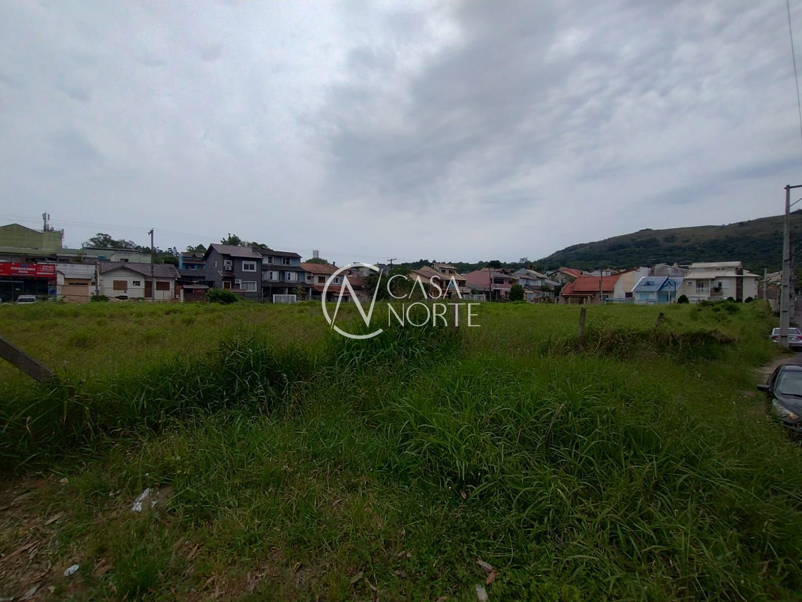 Terreno à venda  com 2800m², Avenida Juca Batista no bairro Hípica em Porto Alegre