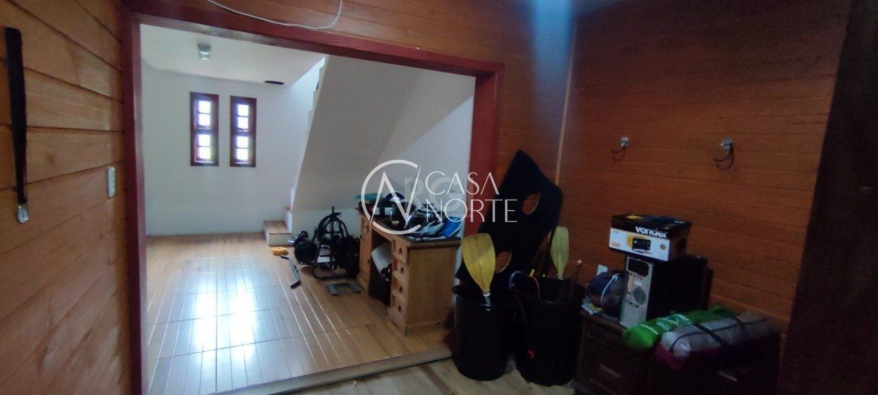 Casa à venda com 2 quartos, 120m², 2 vagas, Rua Ponciano Pacheco da Silveira no bairro Guarujá em Porto Alegre