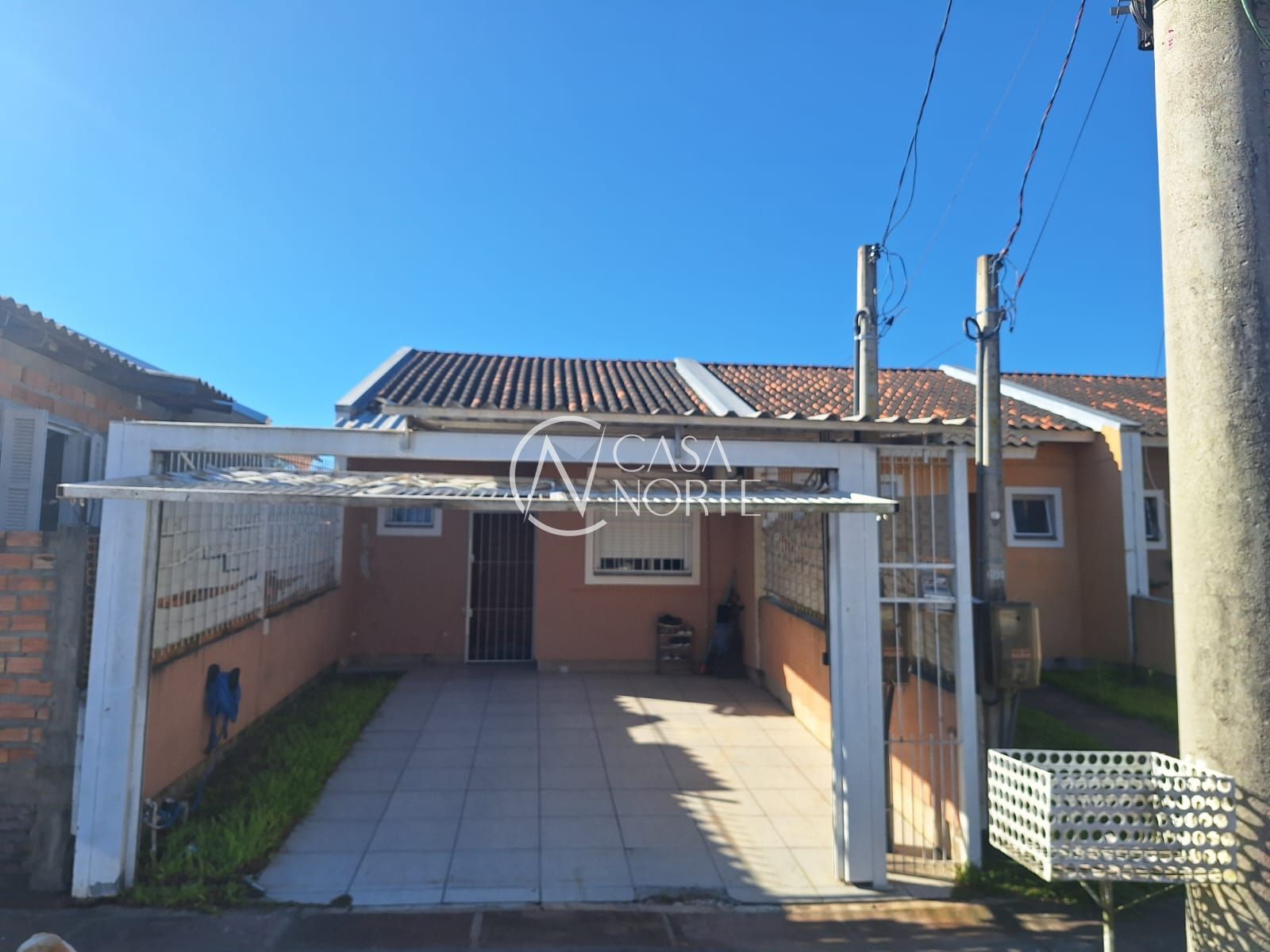 Casa à venda com 2 quartos, 40m², 1 vaga, Rua Solon Vieira Marques no bairro Restinga em Porto Alegre