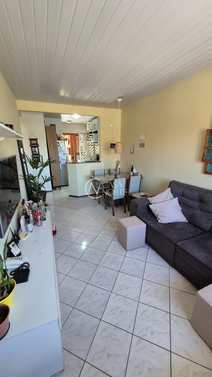 Casa à venda com 2 quartos, 47m², 2 vagas, Rua Seno Antônio Cornely no bairro Hípica em Porto Alegre