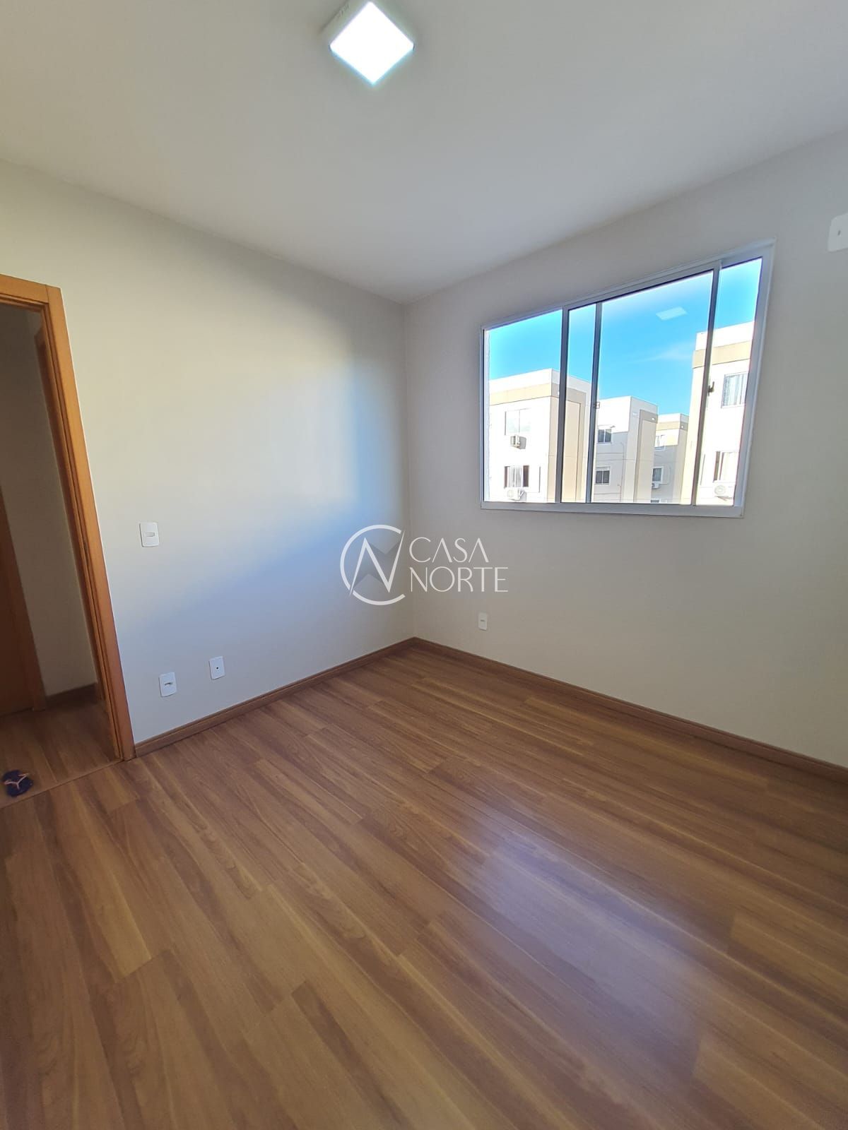 Apartamento à venda com 2 quartos, 40m², 1 vaga, Rua Sete Mil e Oito no bairro Restinga em Porto Alegre