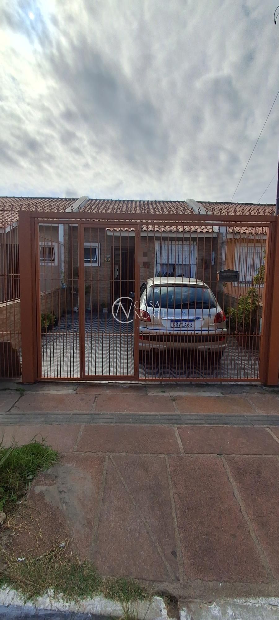 Casa à venda com 2 quartos, 42m², 2 vagas, Rua Oito Mil Oitocentos e Vinte e Oito no bairro Restinga em Porto Alegre
