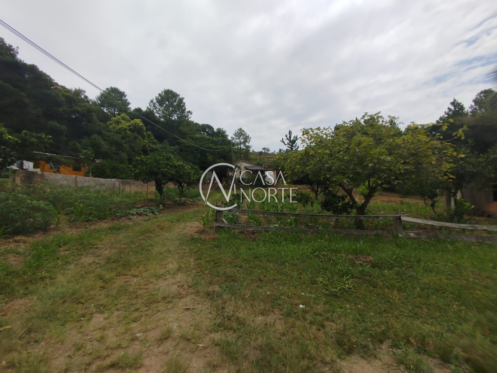 Chácara à venda com 3 quartos com 3853m², 1 suíte, 3 vagas, Rua Dona Mariana no bairro Restinga em Porto Alegre