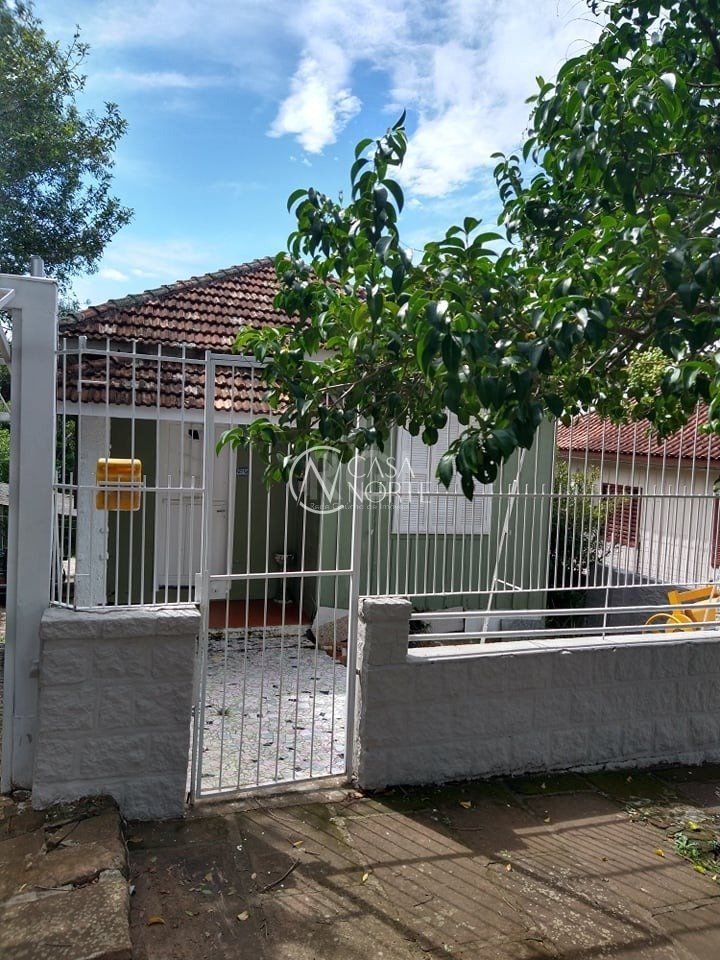 Casa à venda com 3 quartos, 60m², 2 vagas, Rua Padre João Batista Reus no bairro Camaquã em Porto Alegre