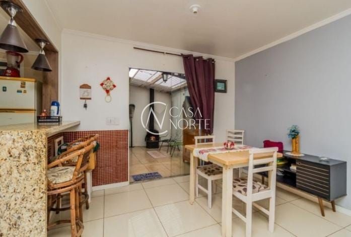 Sobrado à venda com 2 quartos, 118m², 2 vagas, Avenida Edgar Pires de Castro no bairro Hípica em Porto Alegre