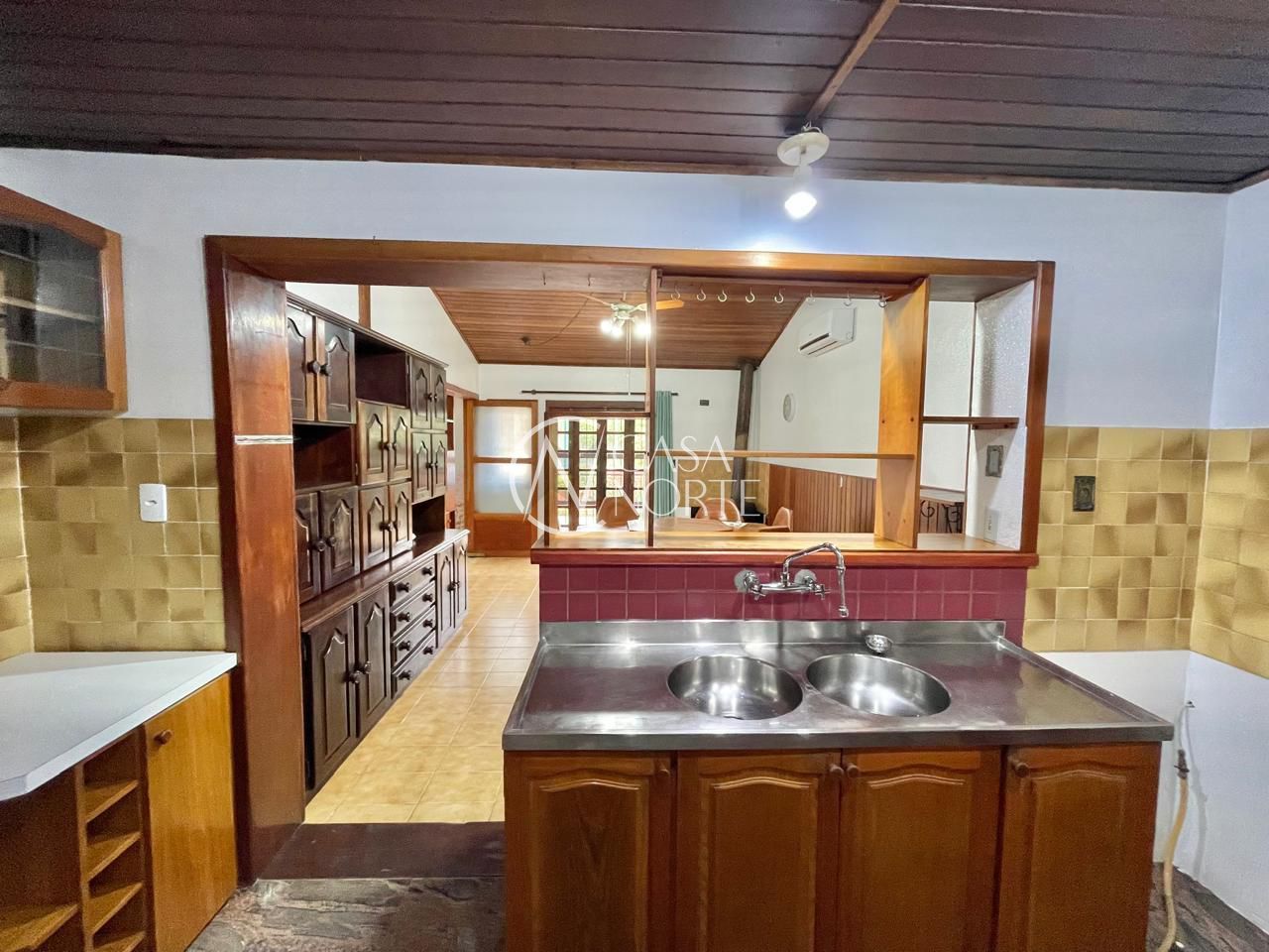 Casa à venda com 3 quartos, 338m², 2 suítes, 5 vagas, Rua Gávea no bairro Ipanema em Porto Alegre