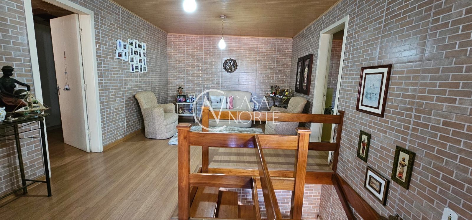 Casa à venda com 3 quartos, 160m², 1 suíte, 2 vagas, Avenida Orleaes no bairro Guarujá em Porto Alegre