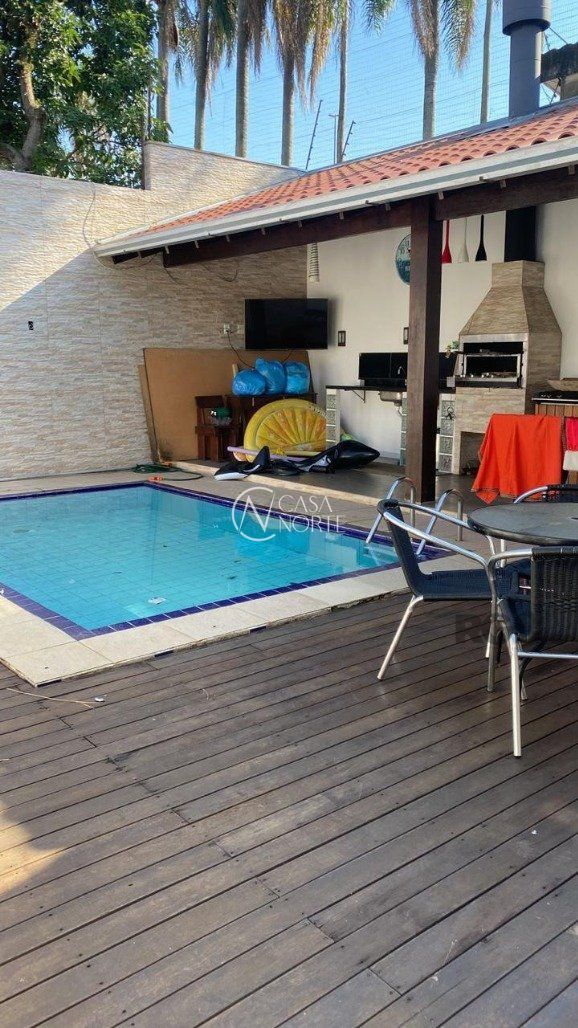 Casa à venda com 3 quartos, 150m², 2 suítes, 3 vagas, Rua Doutor Egydio Michaelsen no bairro Cavalhada em Porto Alegre