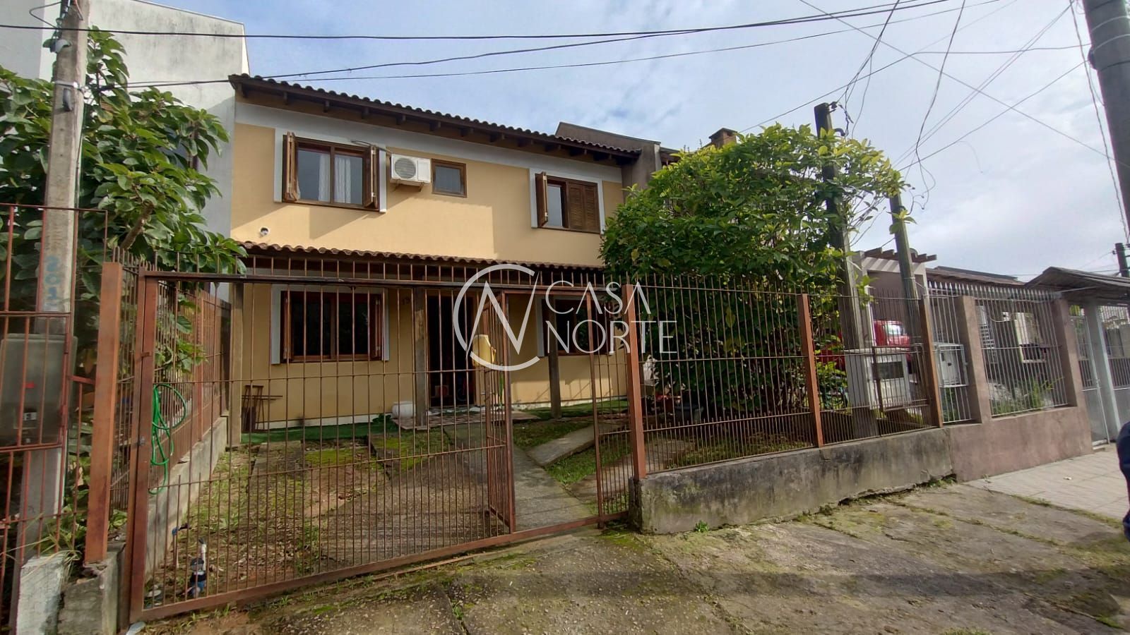 Casa à venda com 4 quartos, 100m², 1 vaga, Rua Doutor Cláudio Walter Ferreira da Silva no bairro Guarujá em Porto Alegre