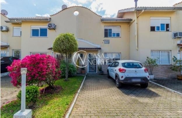 Sobrado à venda com 2 quartos, 118m², 2 vagas, Avenida Edgar Pires de Castro no bairro Hípica em Porto Alegre