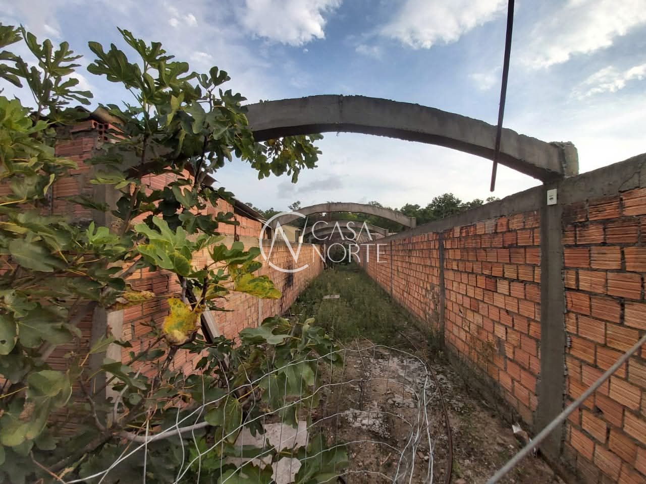 Terreno à venda  com 400m², Rua Dona Mariana no bairro Restinga em Porto Alegre