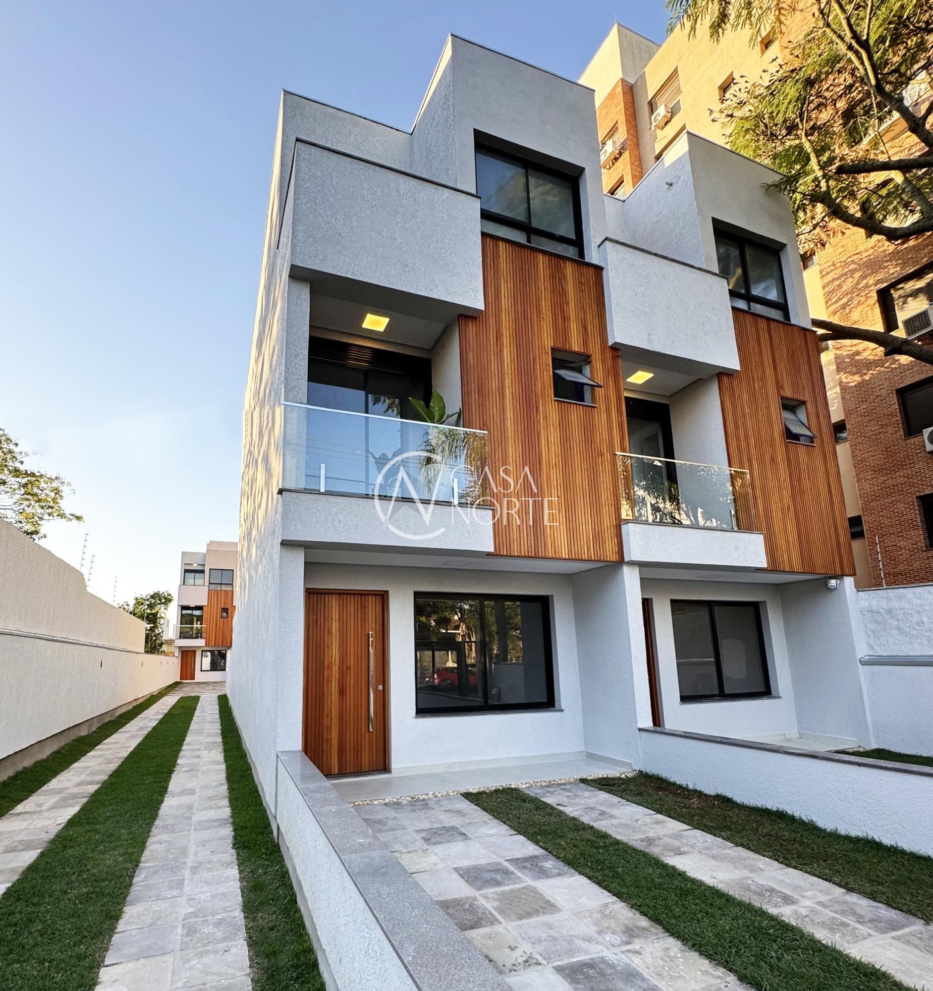 Sobrado à venda com 3 quartos, 25m², 3 suítes, 2 vagas, Rua Doutor Pereira Neto no bairro Tristeza em Porto Alegre