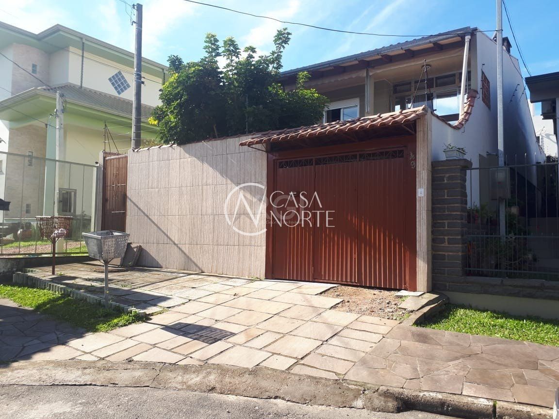 Casa à venda com 3 quartos, 192m², 1 suíte, 2 vagas, Rua José Pereira da Cunha no bairro Vila Nova em Porto Alegre