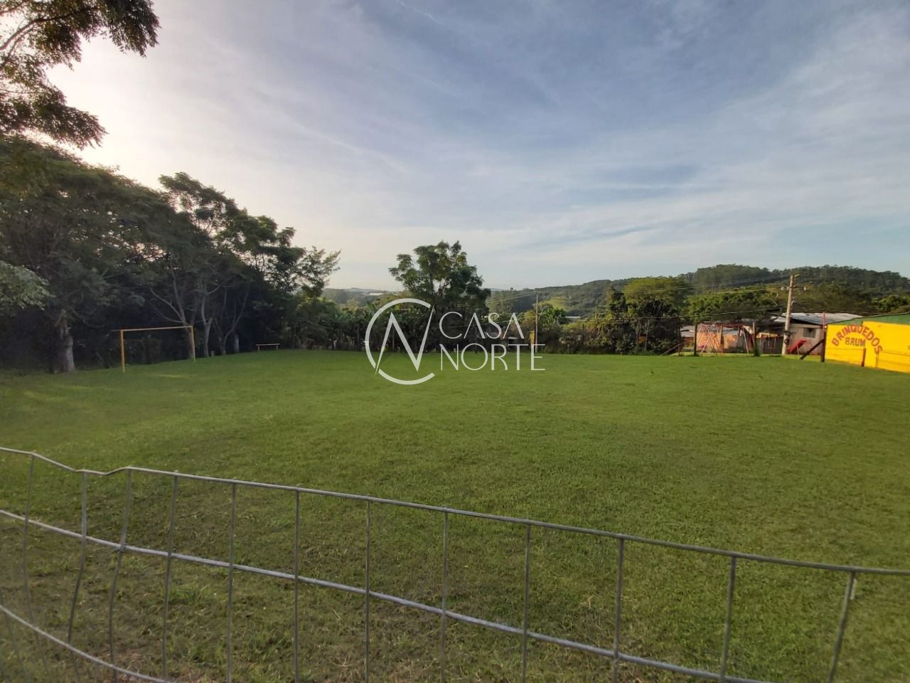 Sítio à venda com 2 quartos, 7846m², 3 vagas, Avenida João Antônio Silveira no bairro Lomba do Pinheiro em Porto Alegre