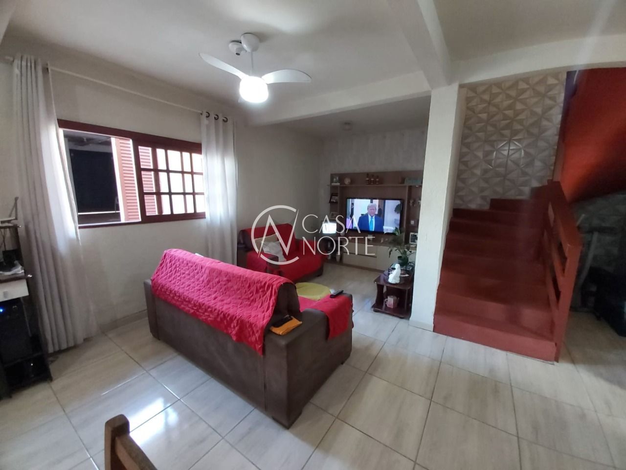 Casa à venda com 3 quartos, 100m², 1 suíte, 3 vagas, Rua Império no bairro Vila Nova em Porto Alegre