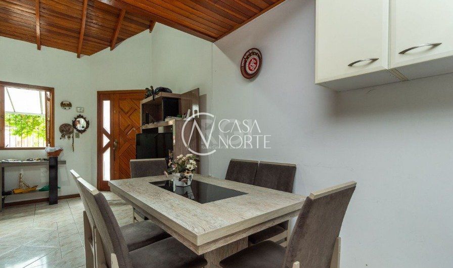 Casa à venda com 2 quartos, 136m², 2 vagas, Rua Álamo-Branco no bairro Restinga em Porto Alegre