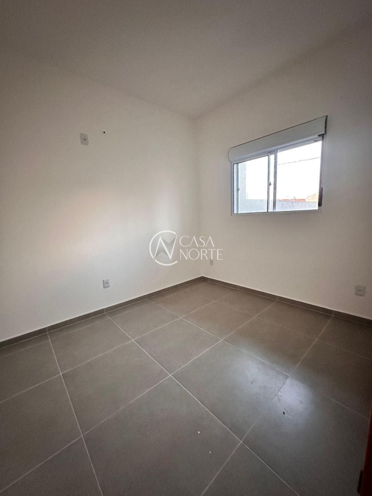 Casa à venda com 2 quartos, 55m², 1 vaga, Joel Iuchno no bairro Hípica em Porto Alegre