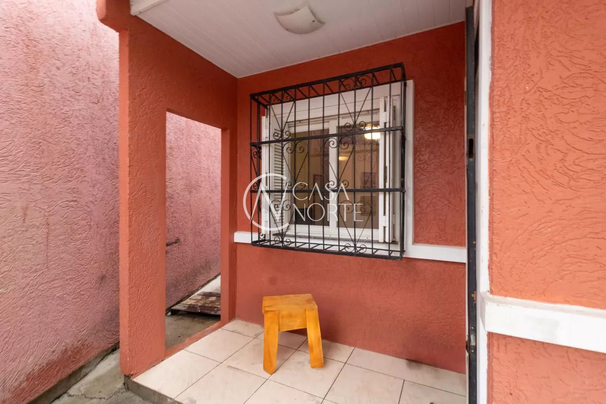 Casa à venda com 3 quartos, 76m², 2 vagas, Rua Seno Antônio Cornely no bairro Hípica em Porto Alegre