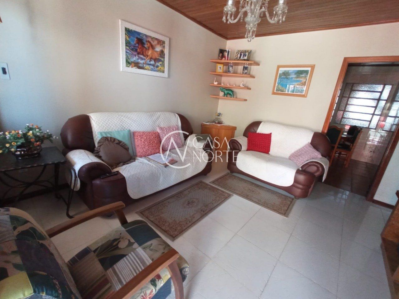 Casa à venda com 3 quartos, 300m², 1 vaga, Rua Oswaldo Goidanich no bairro Vila Nova em Porto Alegre