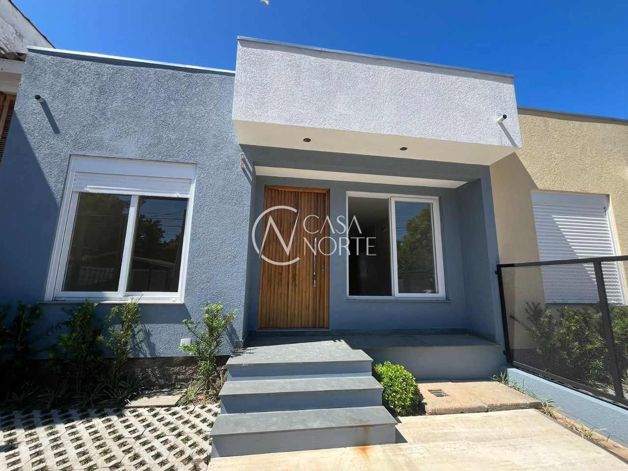 Casa à venda com 3 quartos, 69m², 1 suíte, 2 vagas, Rua Criciúma no bairro Guarujá em Porto Alegre