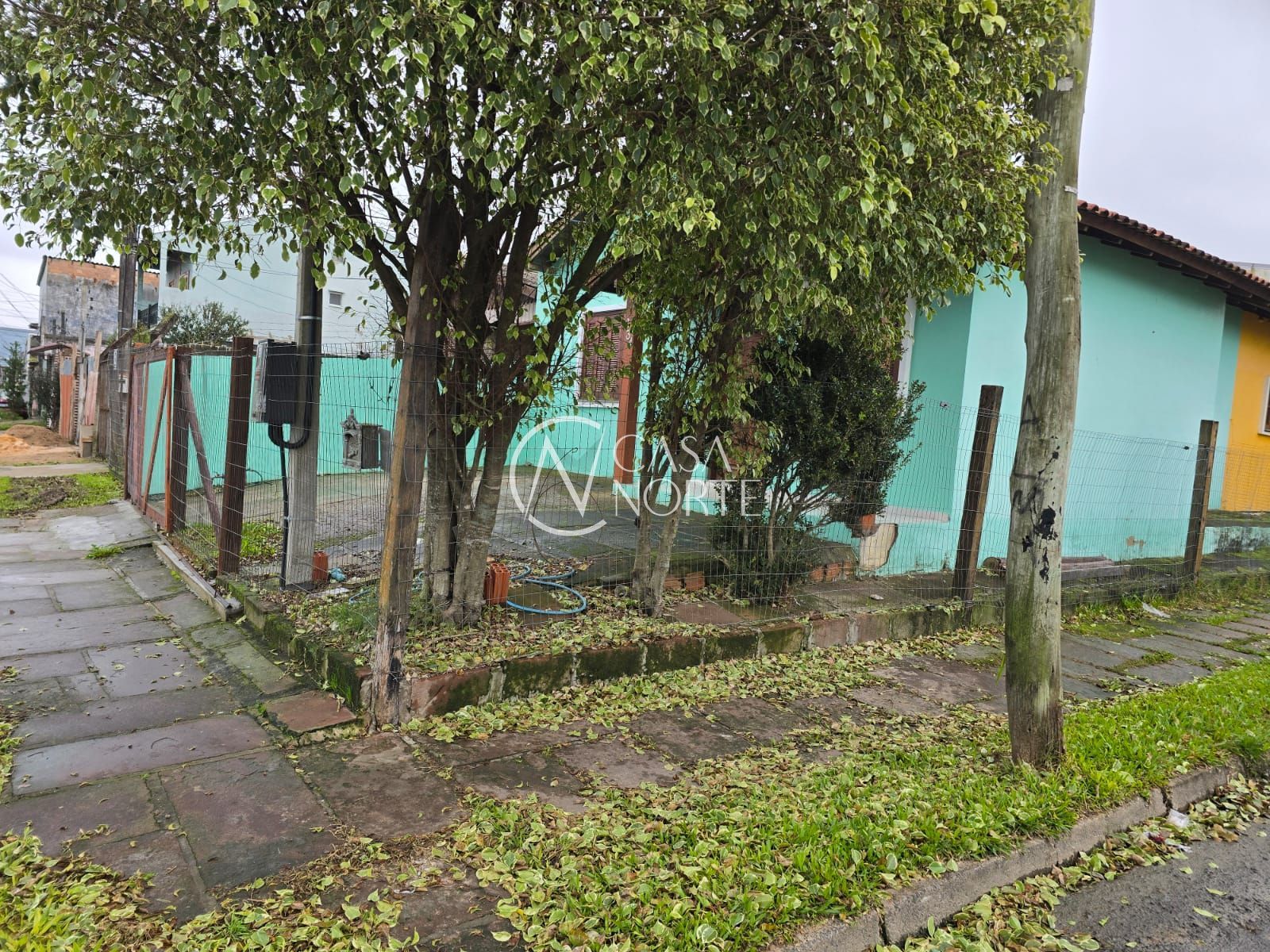 Casa à venda com 2 quartos, 70m², 2 vagas, Rua Elvira Dendena no bairro Hípica em Porto Alegre