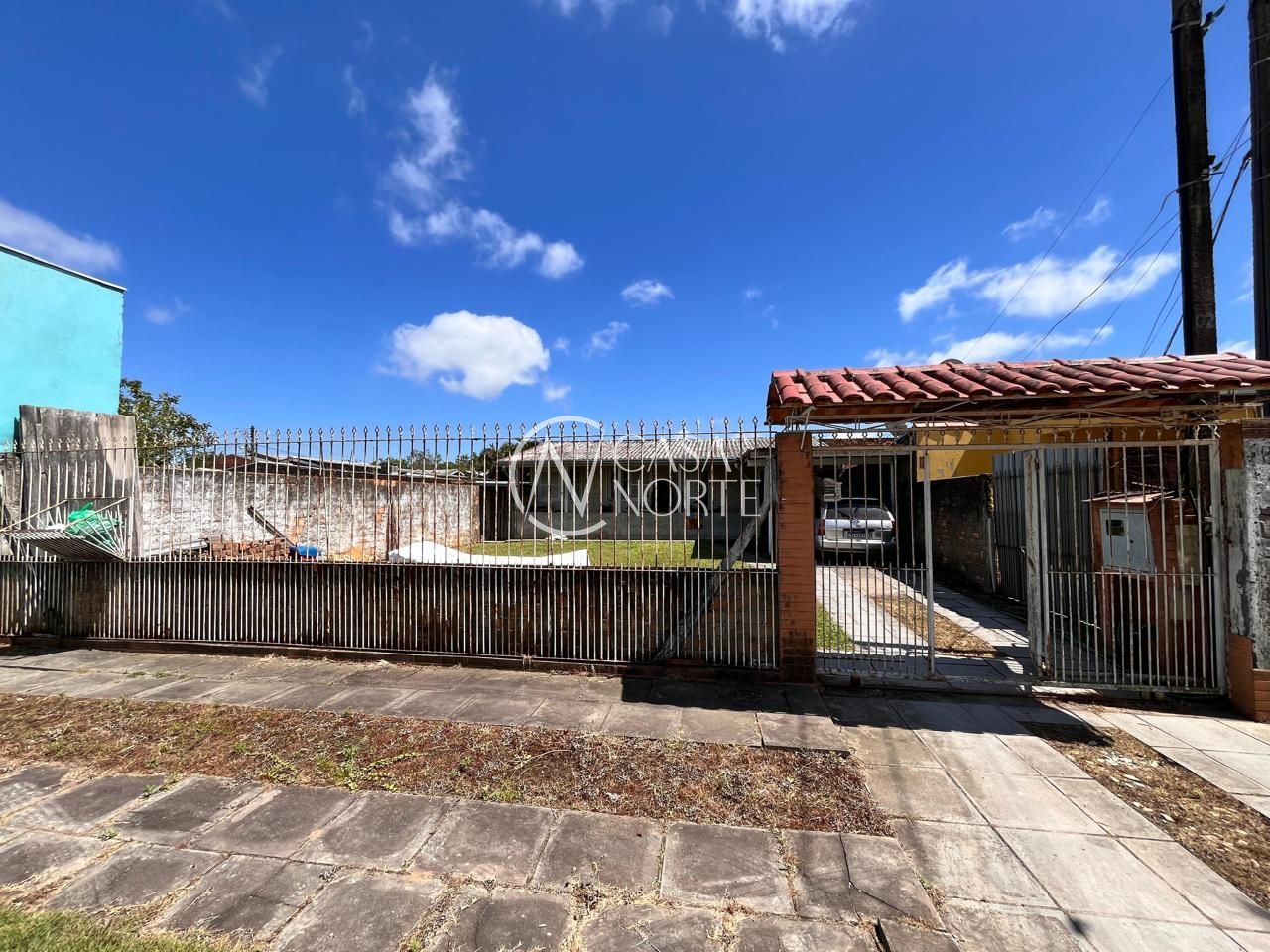 Casa à venda com 3 quartos, 11m², 2 vagas, Rua Irmão Nicolás Rubio no bairro Ponta Grossa em Porto Alegre