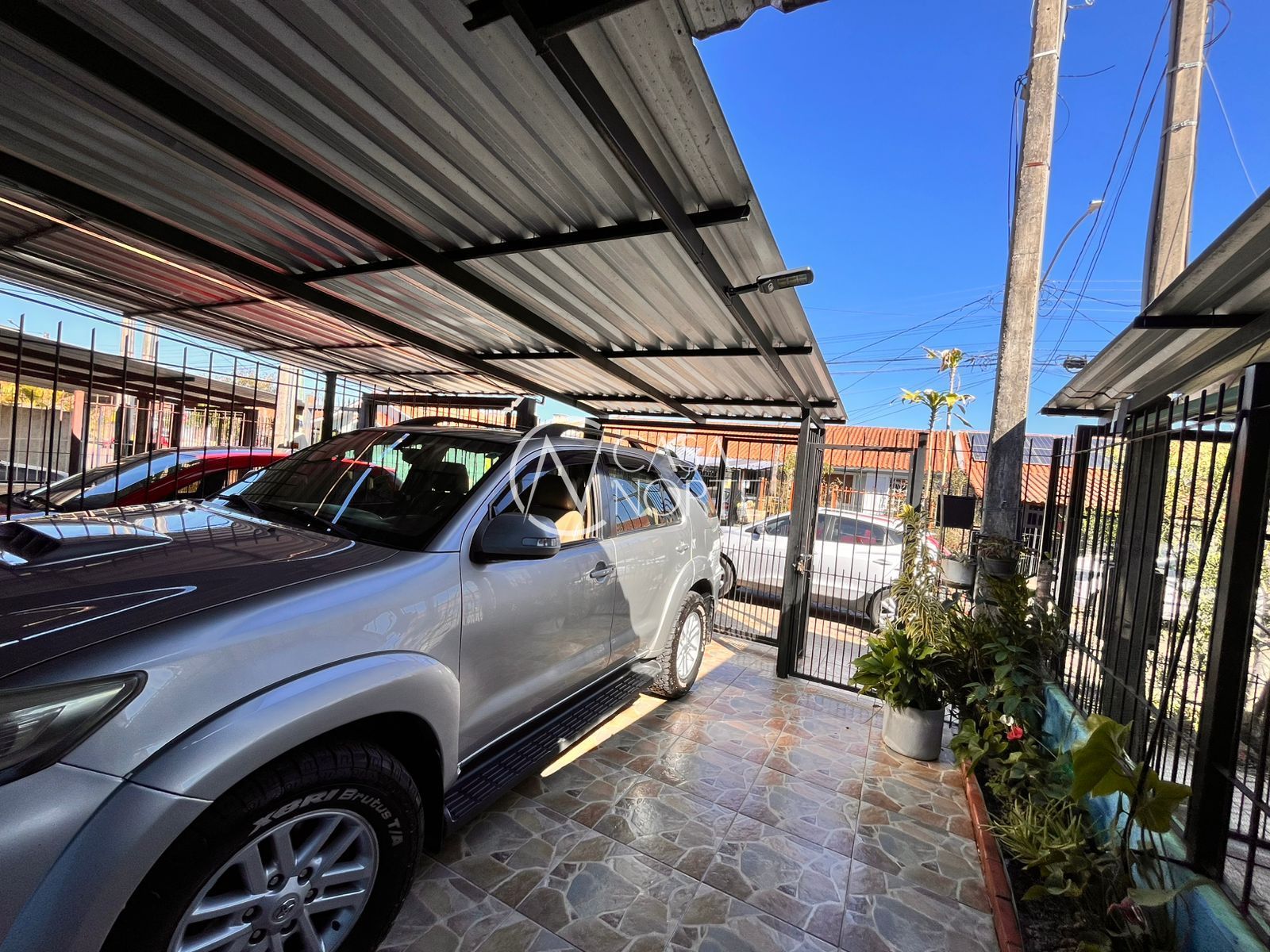 Casa à venda com 2 quartos, 76m², 1 vaga, Rua Irmão Mainar Longhi no bairro Hípica em Porto Alegre